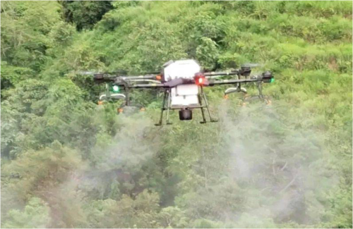 ドローンが殺虫剤を絨毯散布