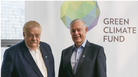 GCFの共同議長に決まスウェーデンの Lennart Båge氏(右)と、ニカラグアの Paul Oquist 氏