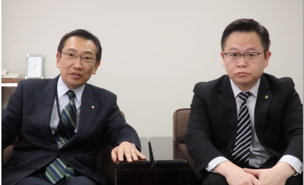 堀江部長（左）と西尾氏