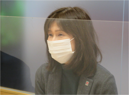 越川氏