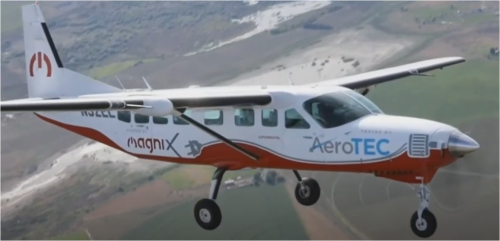 初飛行に成功した9人乗り電動飛行機