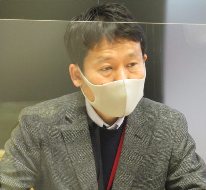 堀氏