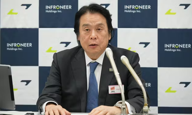 記者会見するインフロニアHDの岐部社長＝日本経済新聞から