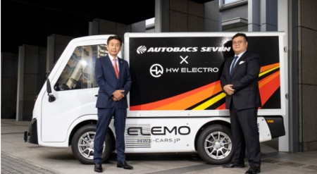 オートバックスセブン代表取締役社長の小林喜夫巳氏㊧HW ELECTROのCEO蕭偉城氏㊨