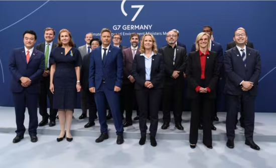 会議終了後に勢ぞろいしたG7の各国閣僚たち