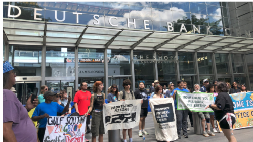ニューヨークのドイツ銀行支店にも抗議行動