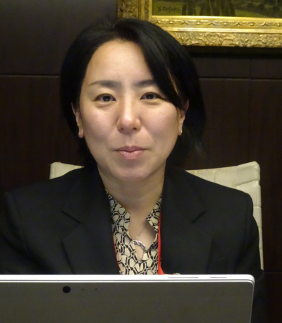 根岸真美氏