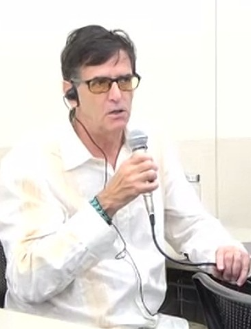 ヒューズ氏