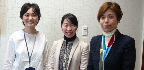 ㊨から広報担当の朝間氏、平田氏、朝野氏