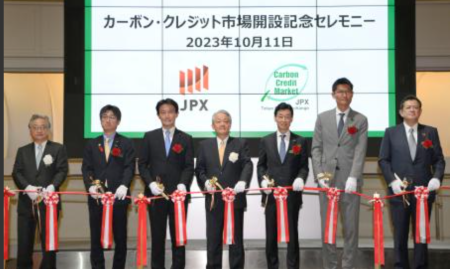 開業セレモニーには「エライ人たち」が勢ぞろいしたが・・・(共同通信より)
