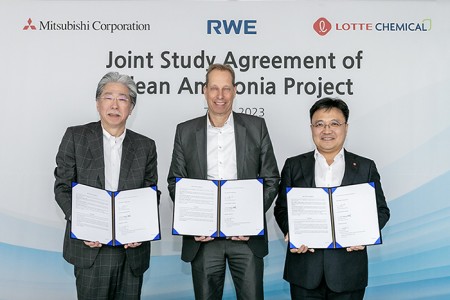 米国での「ブルー水素・同アンモニア開発の共同調査で合意した三菱商事等の代表ら